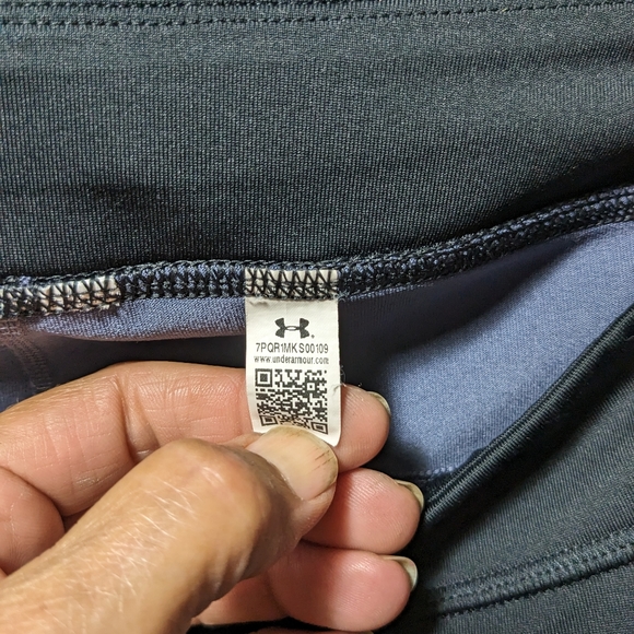 Under armour black, white & grey workout leggings | size petite sm. | O-12 - Picture 2 of 6